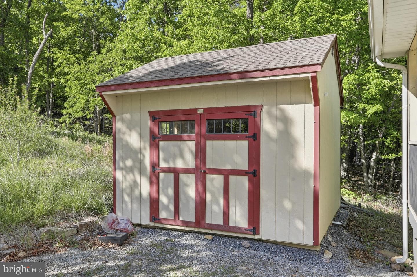 902 Enfield Drive photo 34