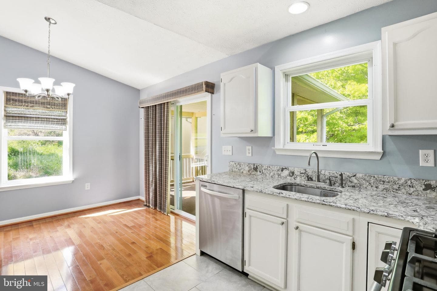 902 Enfield Drive photo 4
