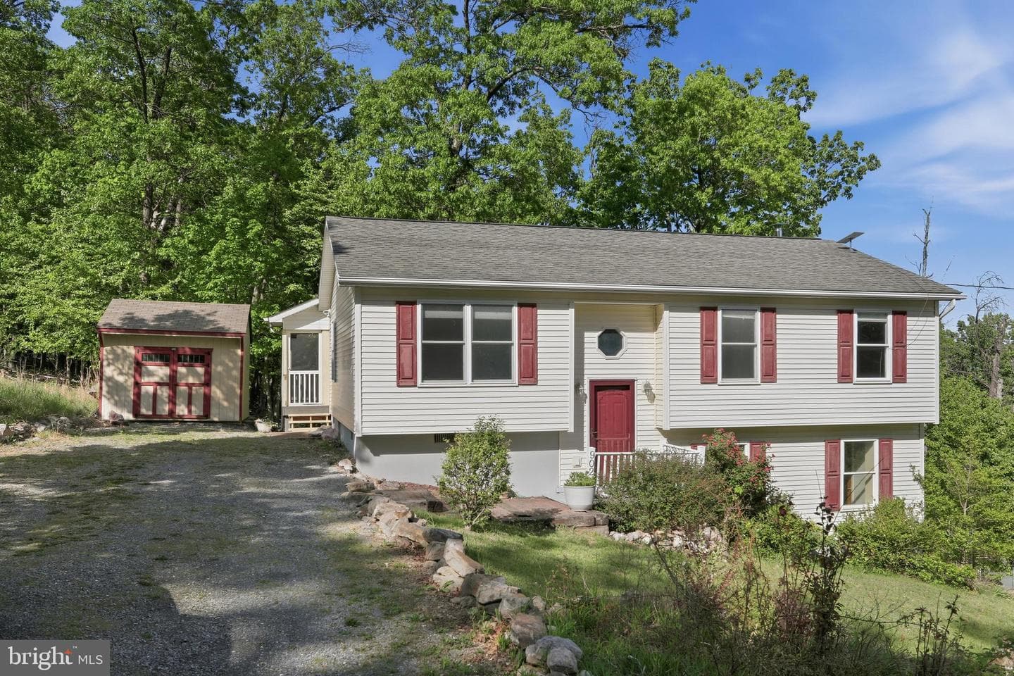 902 Enfield Drive photo 5