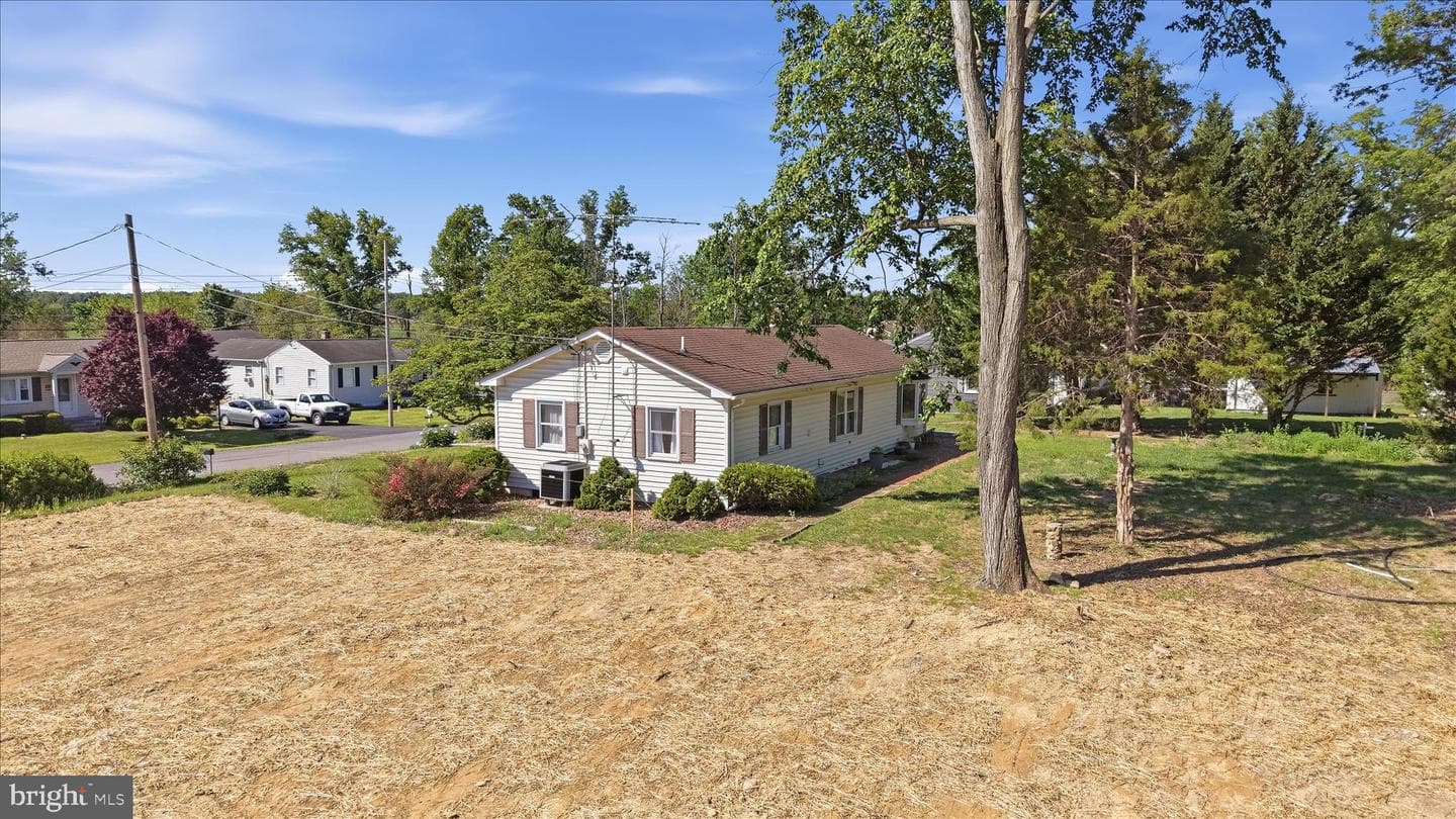 114 Harrison Lane photo 36