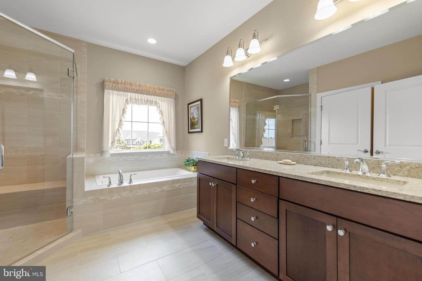 135 Kinross Drive photo 24