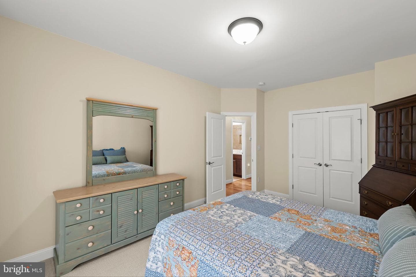 135 Kinross Drive photo 28