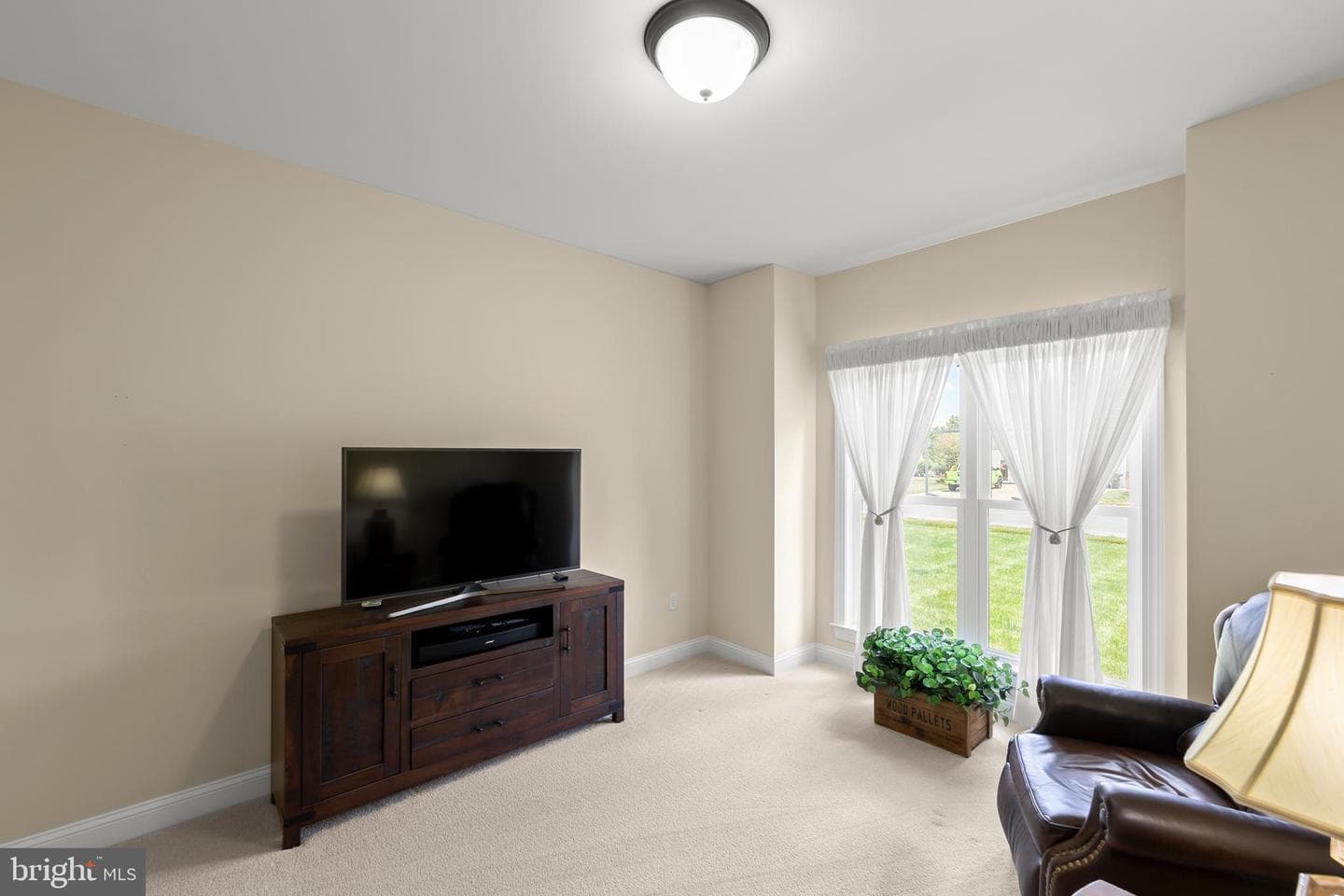 135 Kinross Drive photo 31