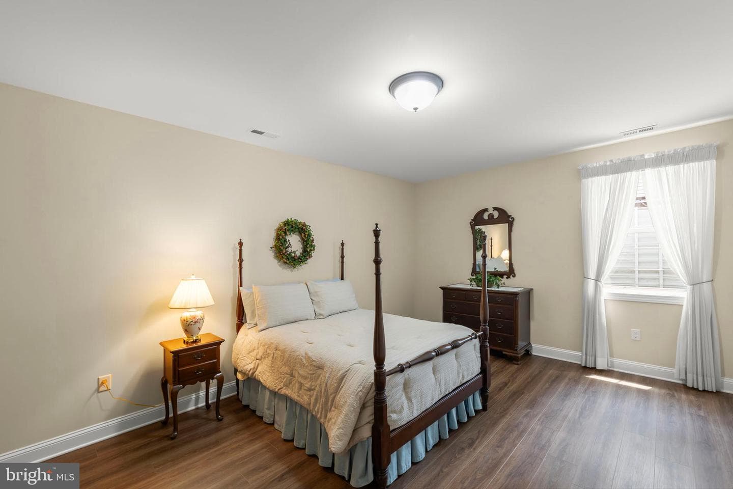 135 Kinross Drive photo 37
