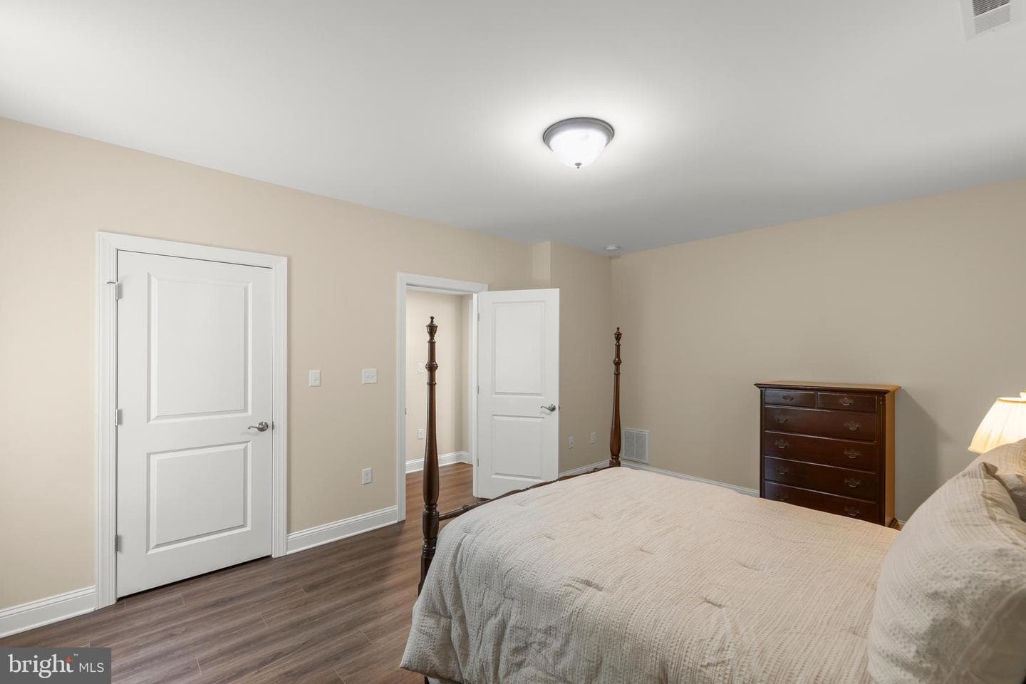 135 Kinross Drive photo 38