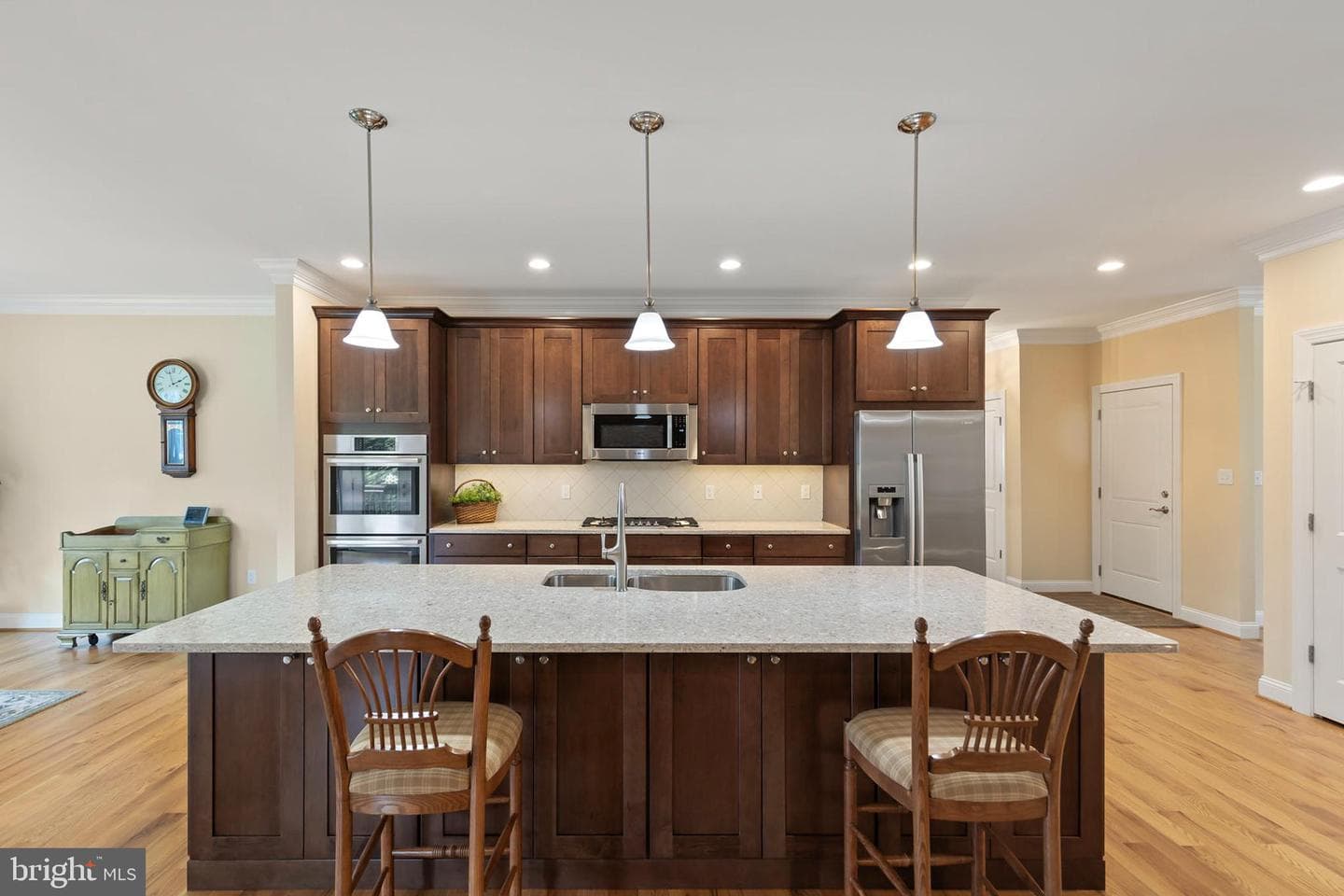 135 Kinross Drive photo 8