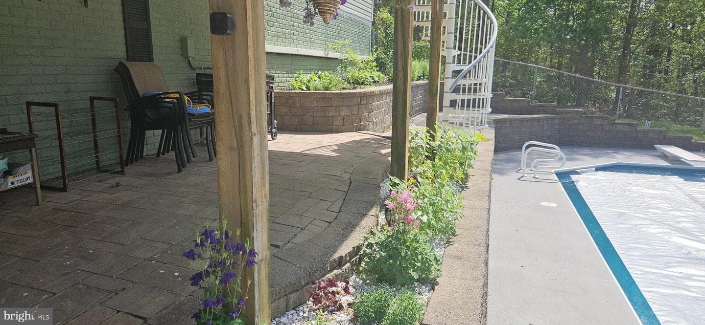 148 Arklow Drive photo 40