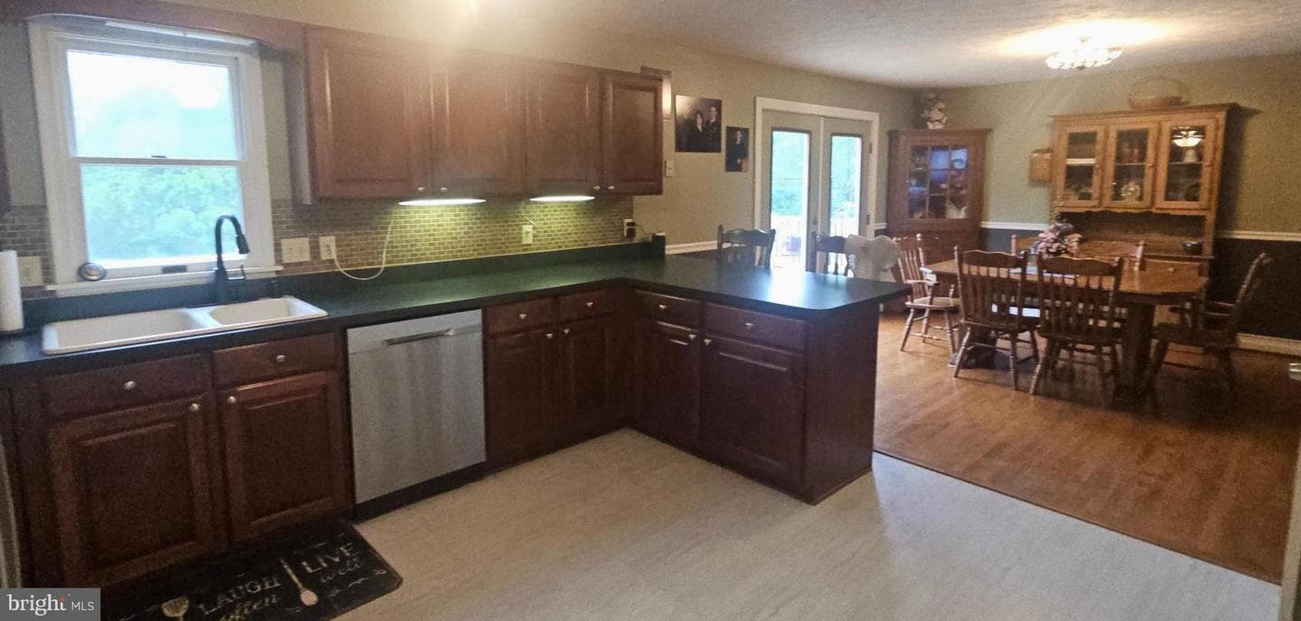 148 Arklow Drive photo 7