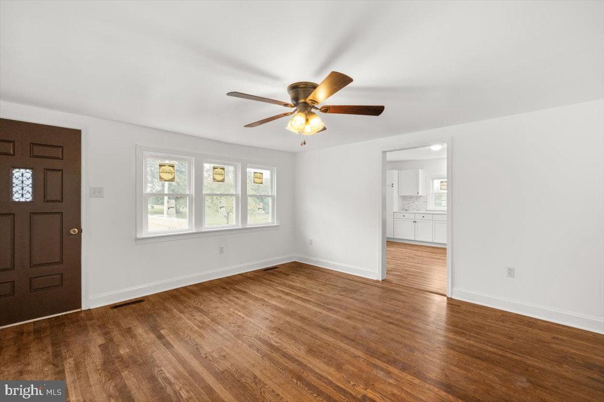 163 Margaret Lane photo 10