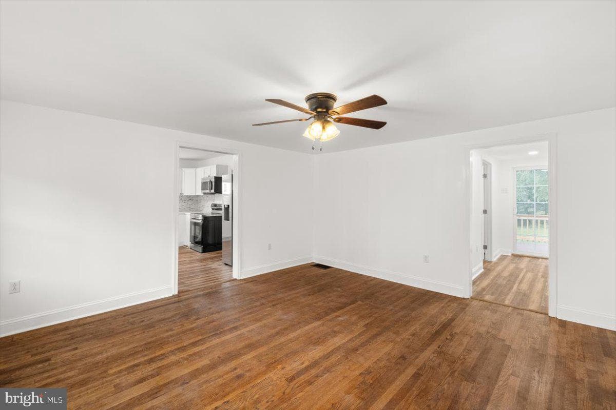 163 Margaret Lane photo 12