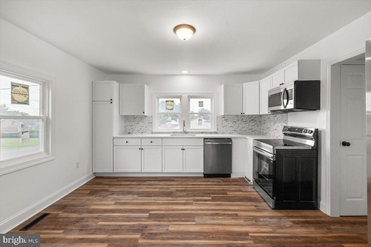 163 Margaret Lane photo 13