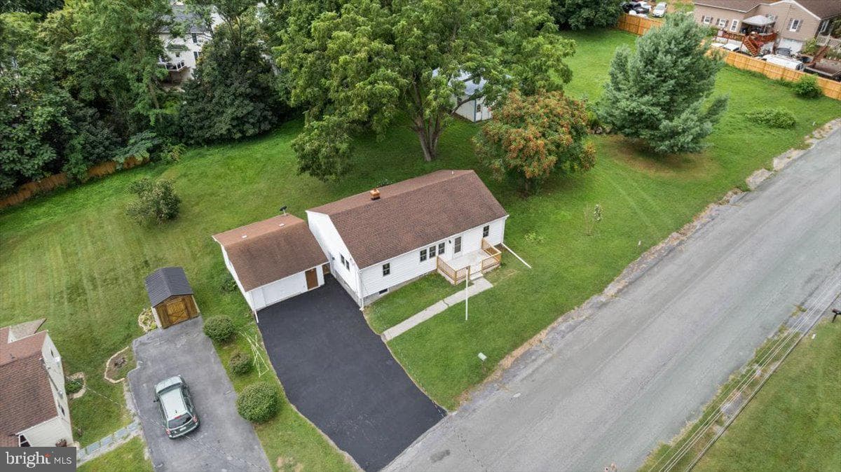 163 Margaret Lane photo 33