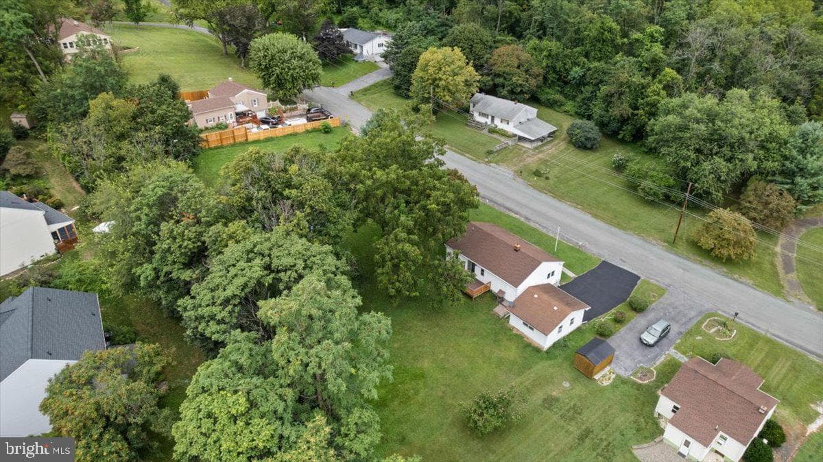 163 Margaret Lane photo 35