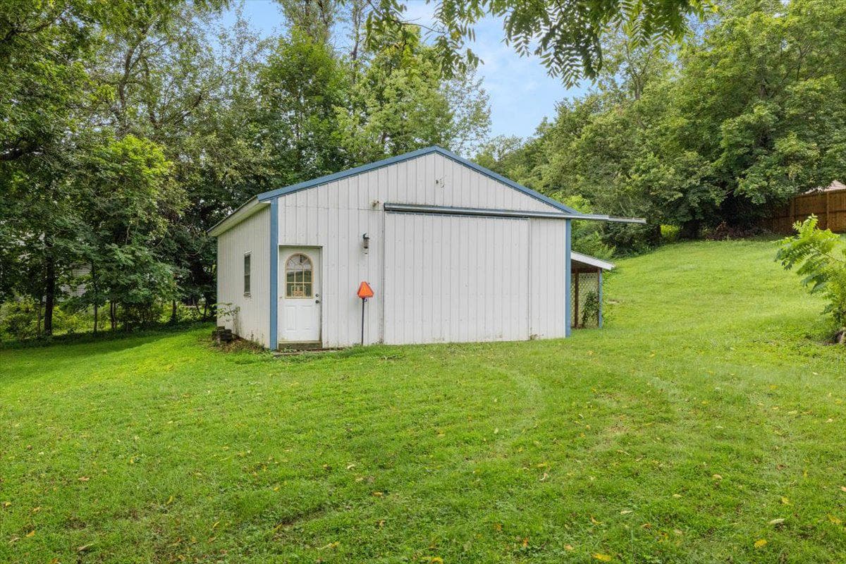 163 Margaret Lane photo 6