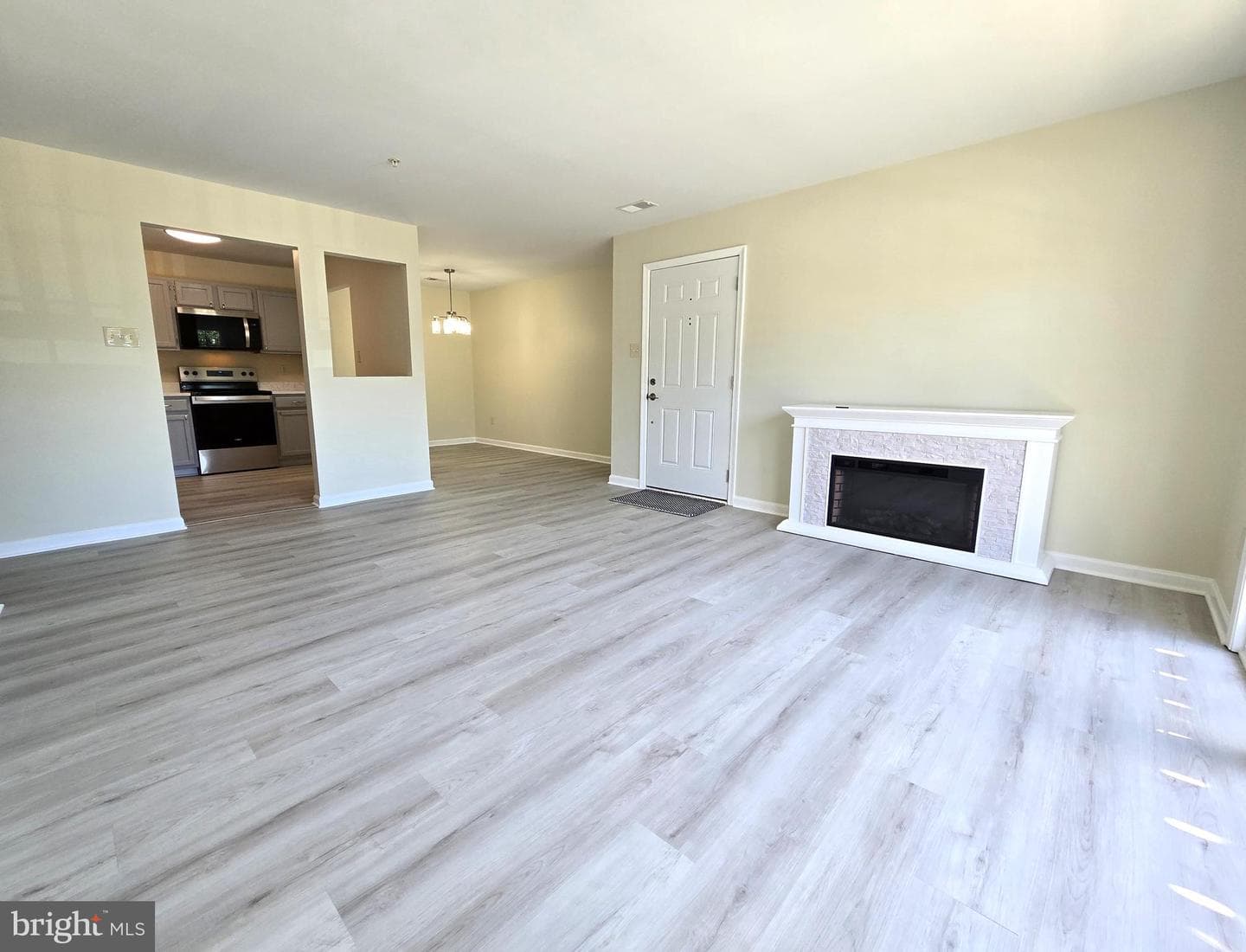 136 Brookland Court #8 photo 5