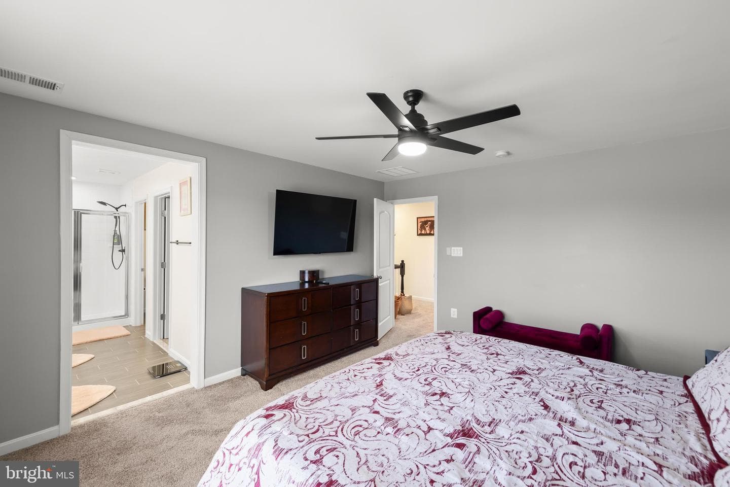 124 Lenore photo 18