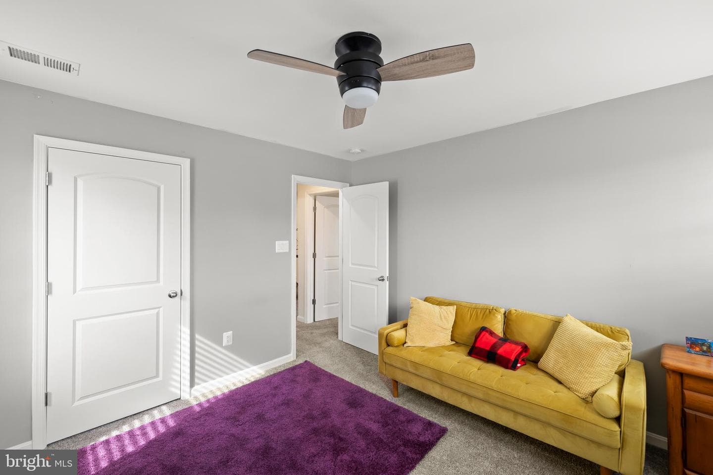 124 Lenore photo 20