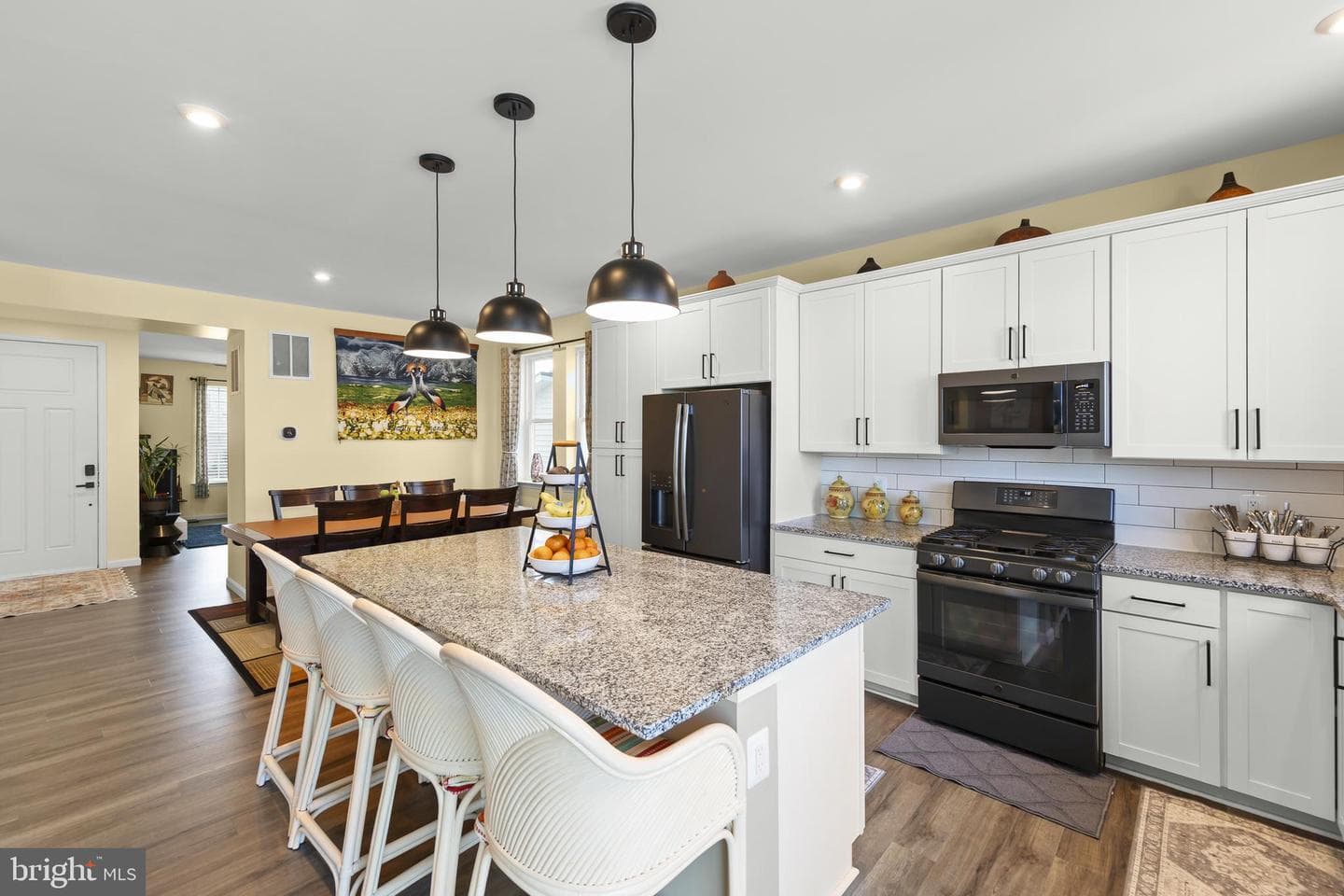 124 Lenore photo 3
