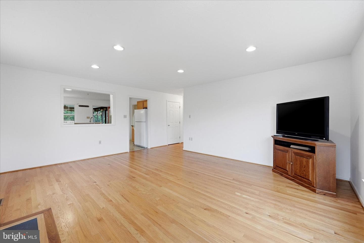 219 Bentley Avenue photo 14