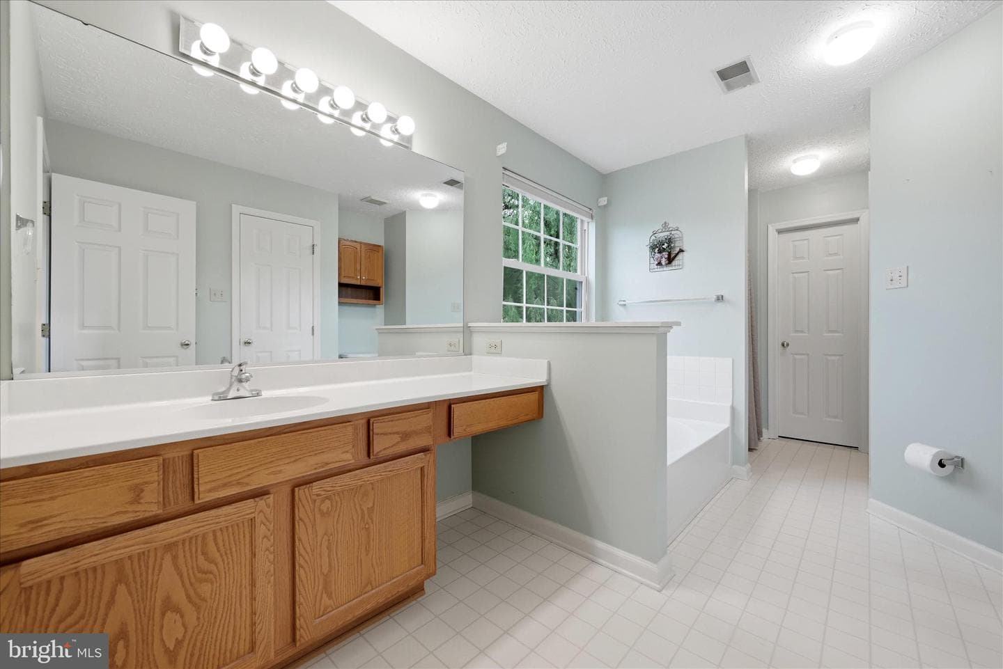 219 Bentley Avenue photo 31