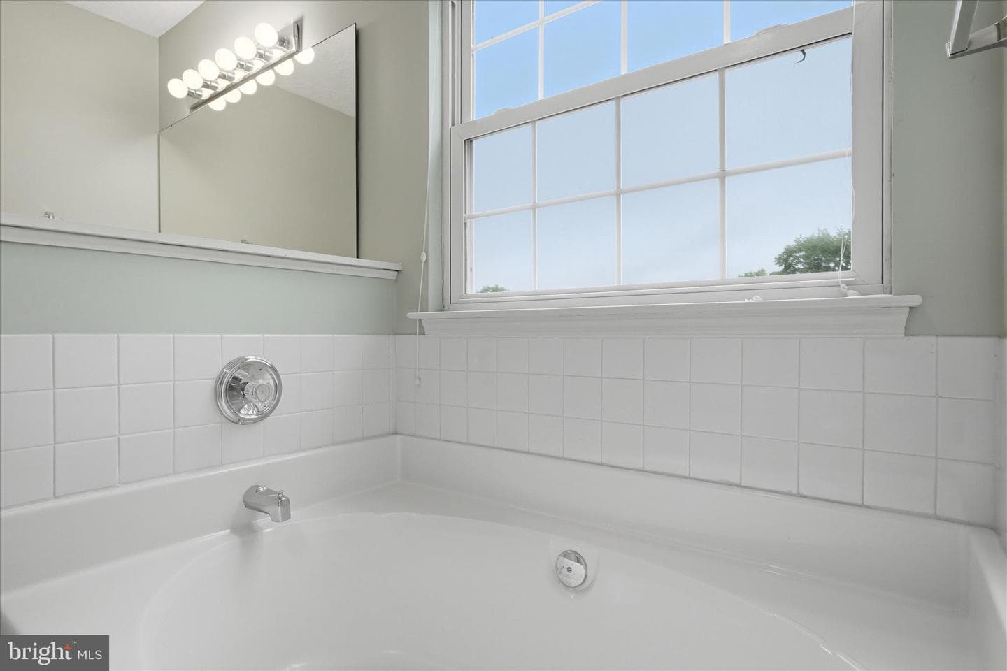 219 Bentley Avenue photo 32
