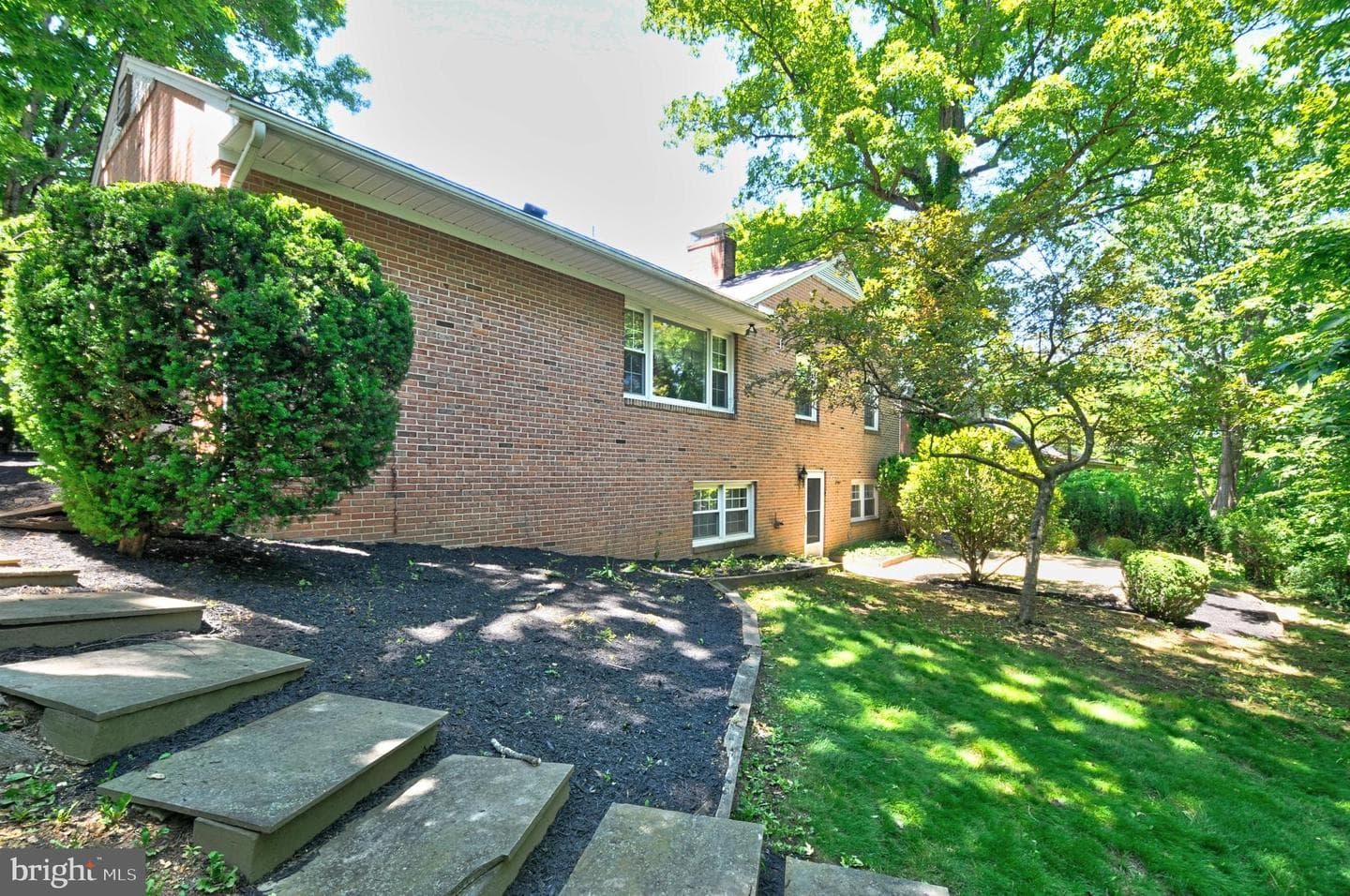 122 Armstrong Place photo 66