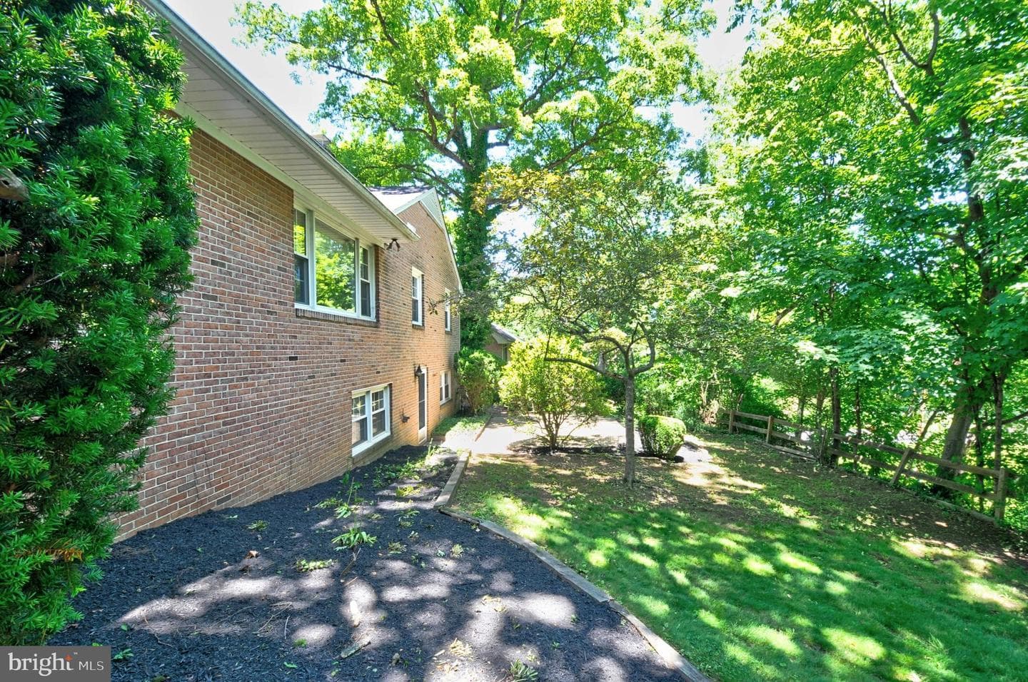 122 Armstrong Place photo 69