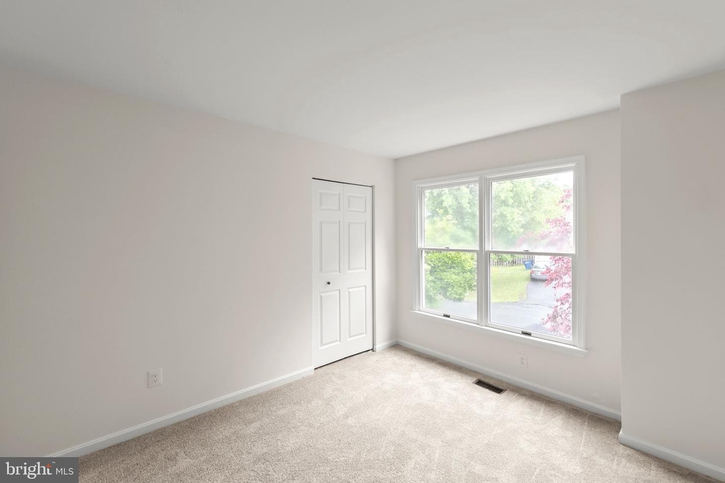 106 Etnam Street photo 17