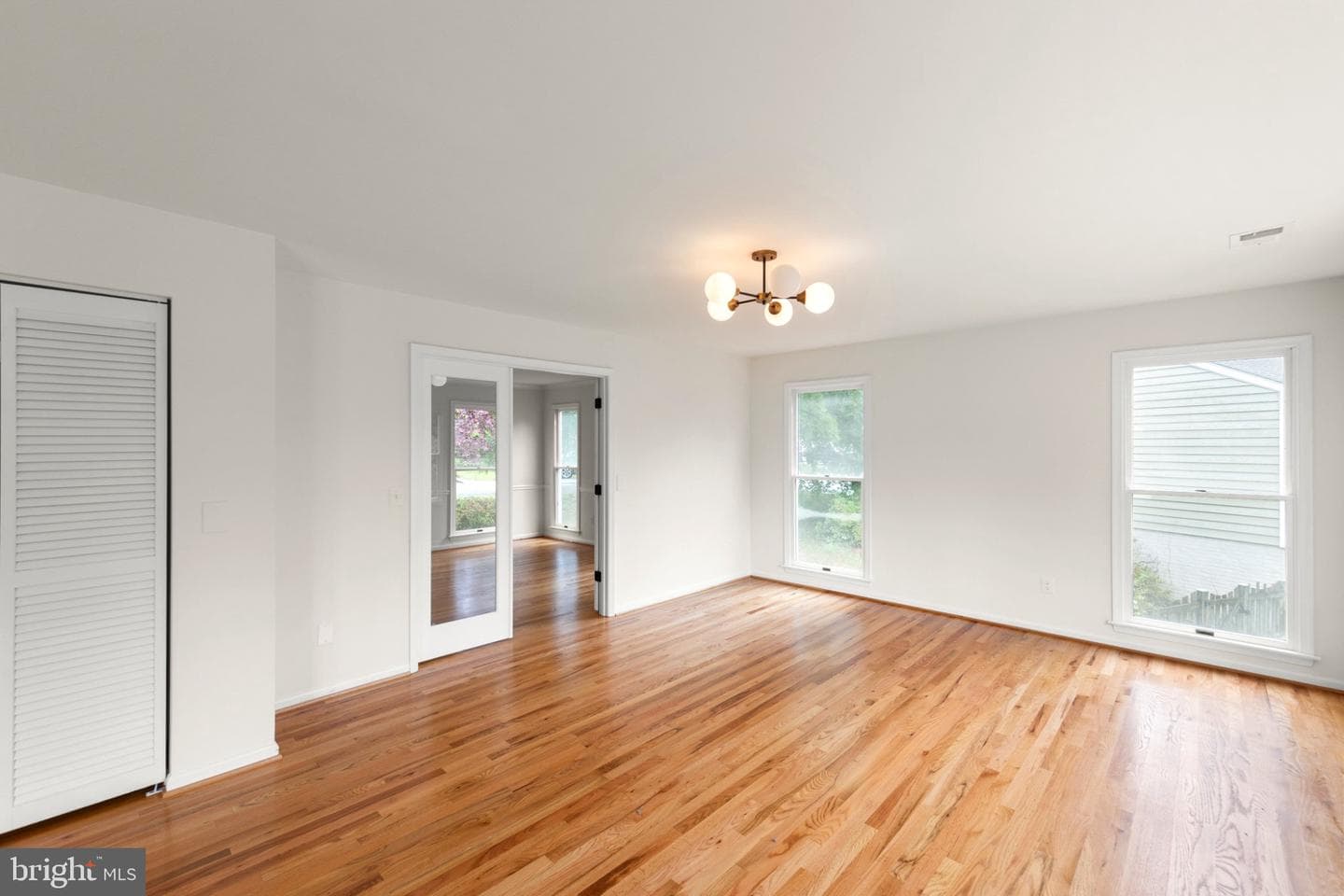 106 Etnam Street photo 8