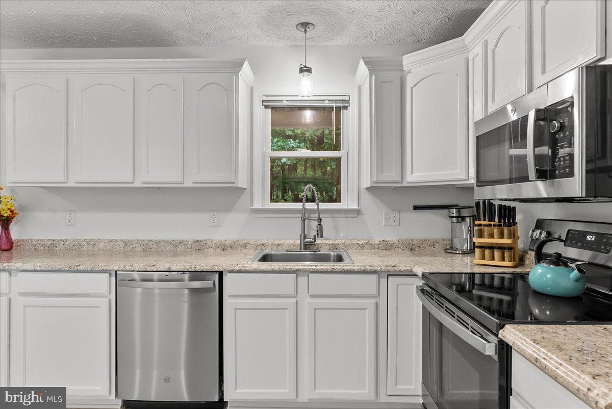 100 Woodlands Lane photo 17