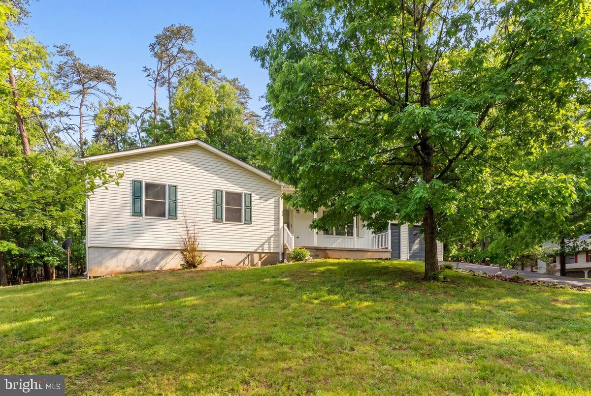 100 Woodlands Lane photo 2