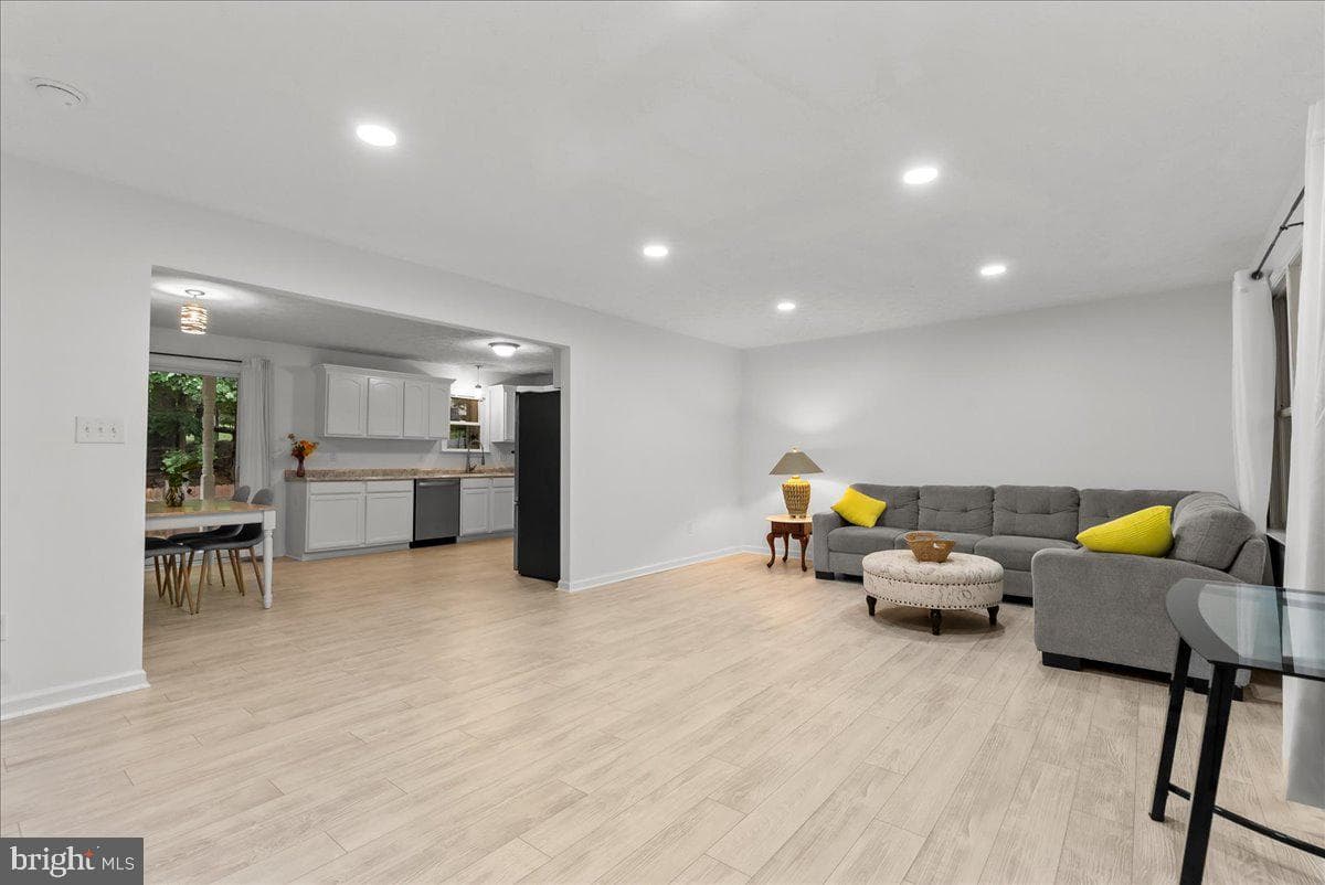 100 Woodlands Lane photo 6