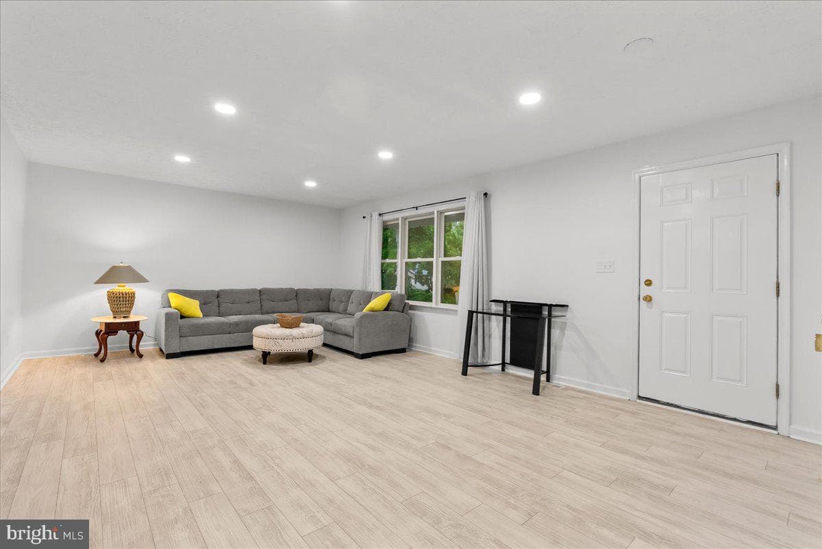 100 Woodlands Lane photo 7
