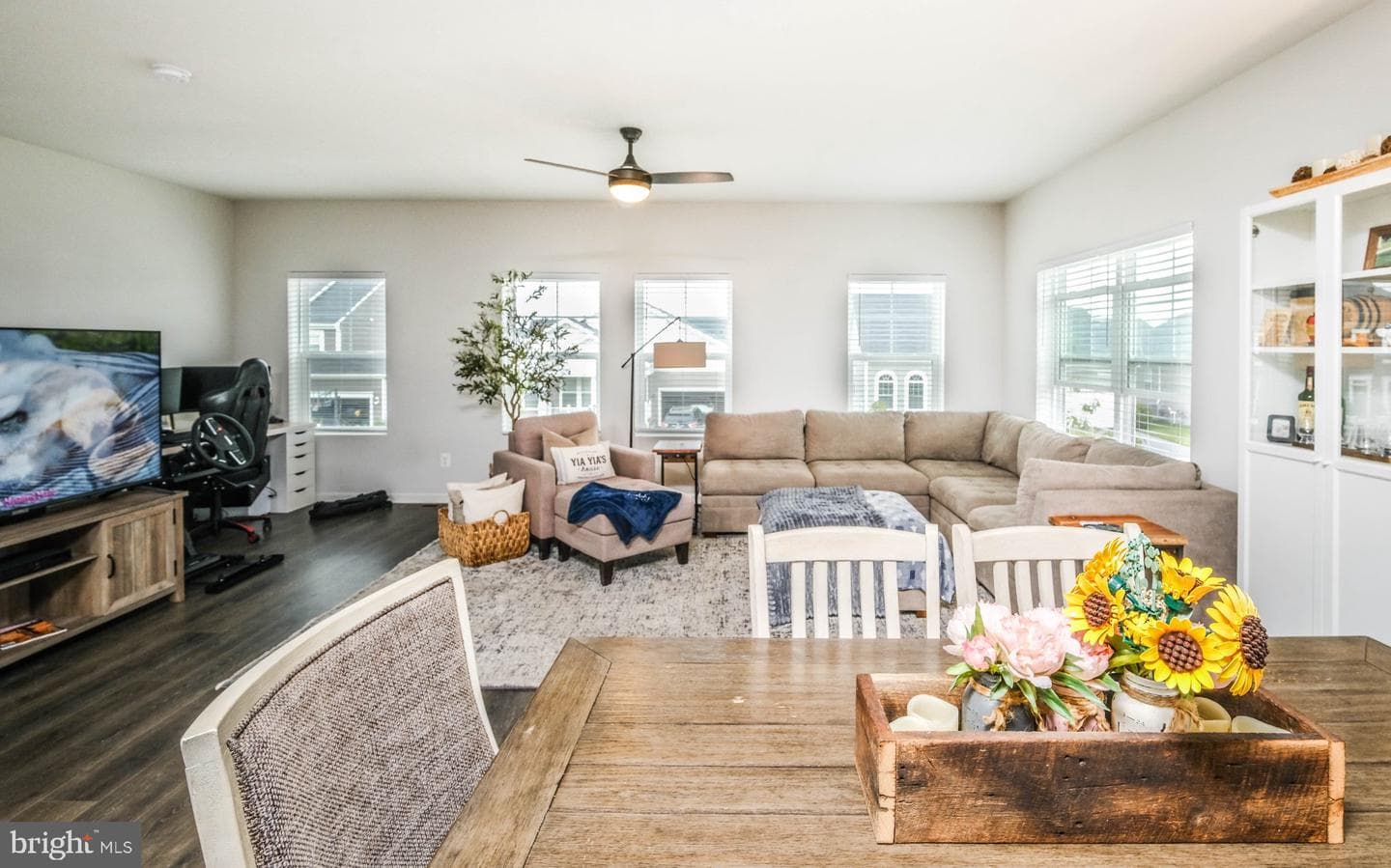 218 Parkland Drive photo 4