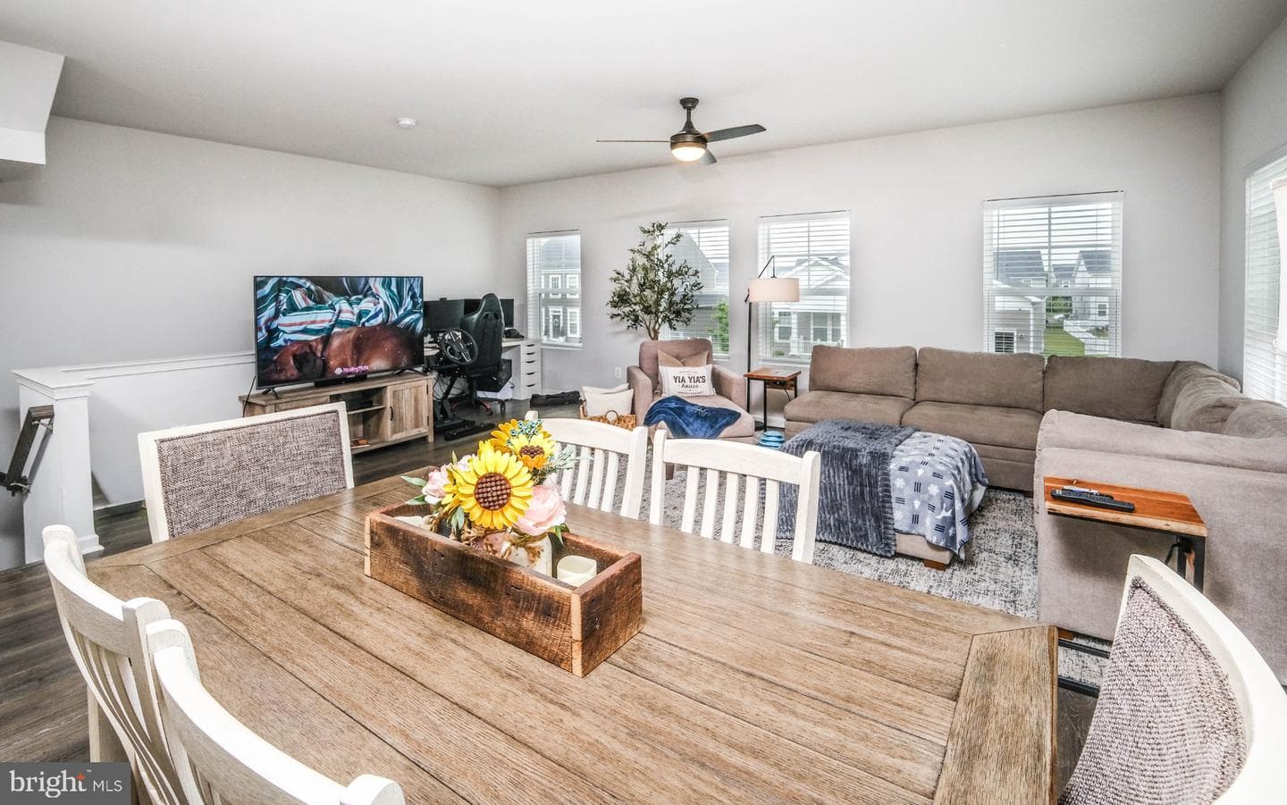 218 Parkland Drive photo 5