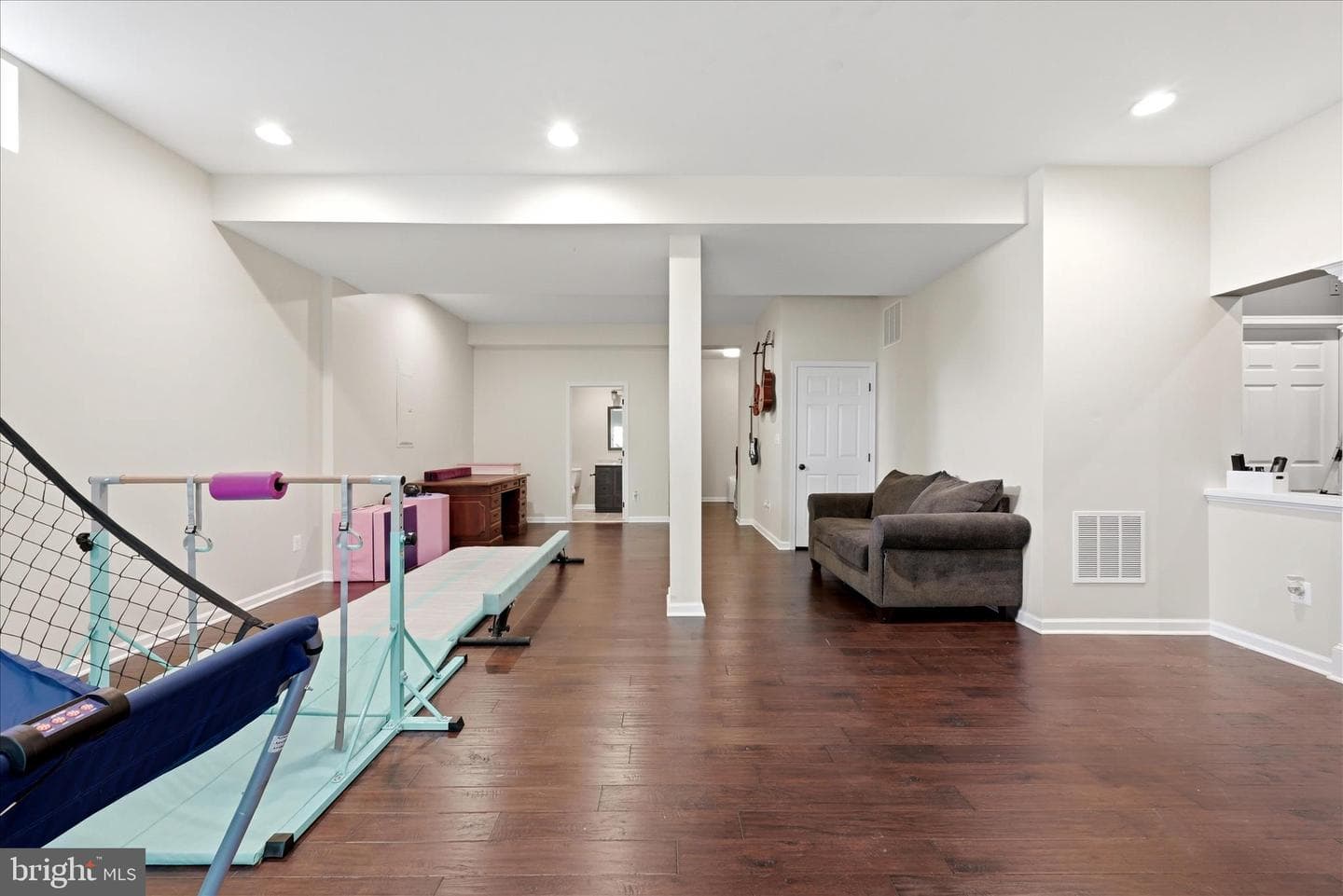 119 Thompson Court photo 40