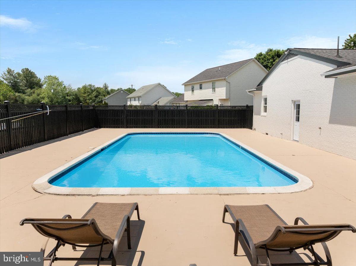 110 Grindstone Drive photo 48