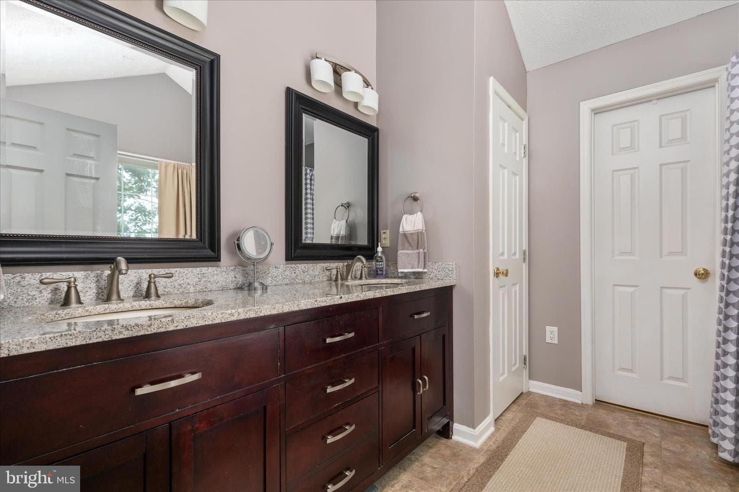 222 Cavalry Drive photo 19