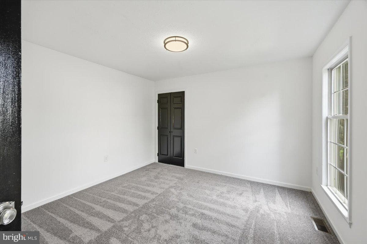 102 Romney Place photo 15