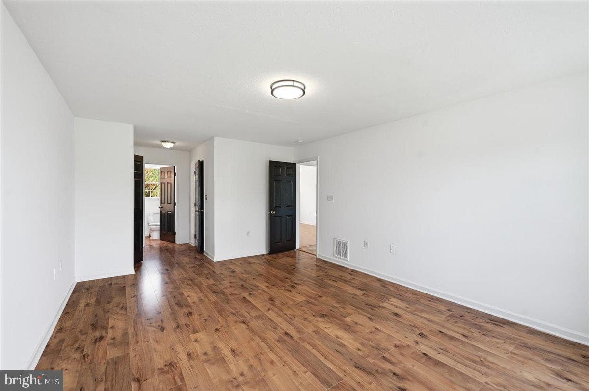 102 Romney Place photo 21