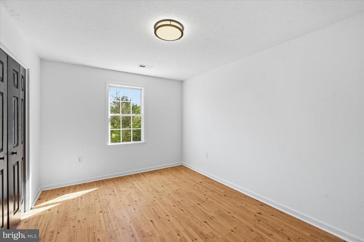 102 Romney Place photo 23