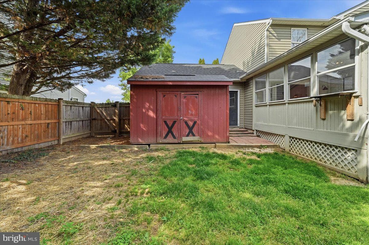 102 Romney Place photo 29