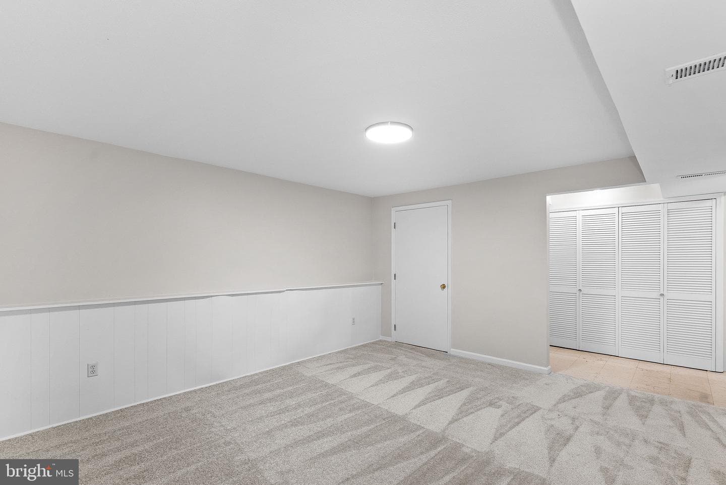 187 Village Court photo 34