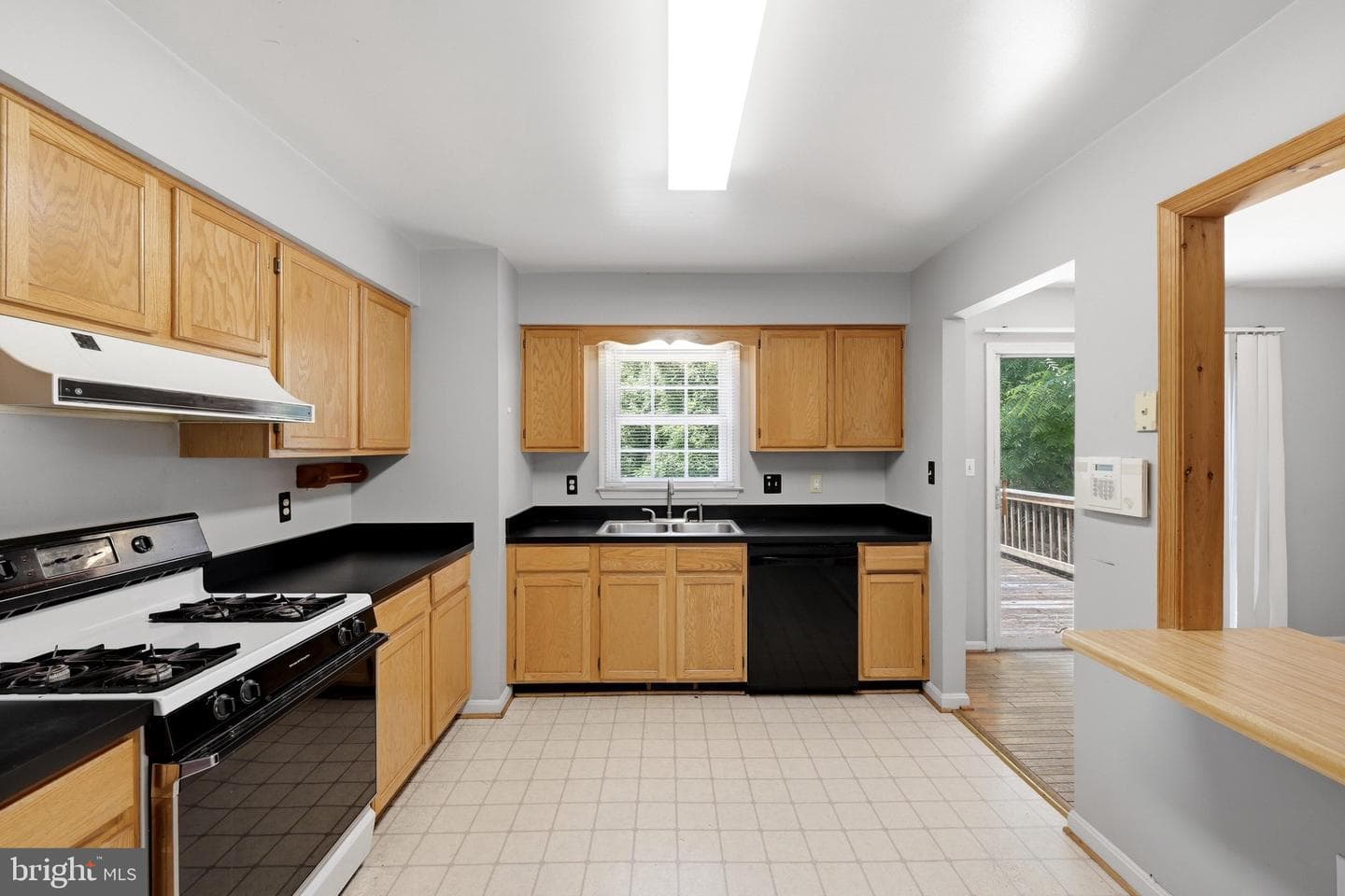 303 Pembridge Drive photo 12