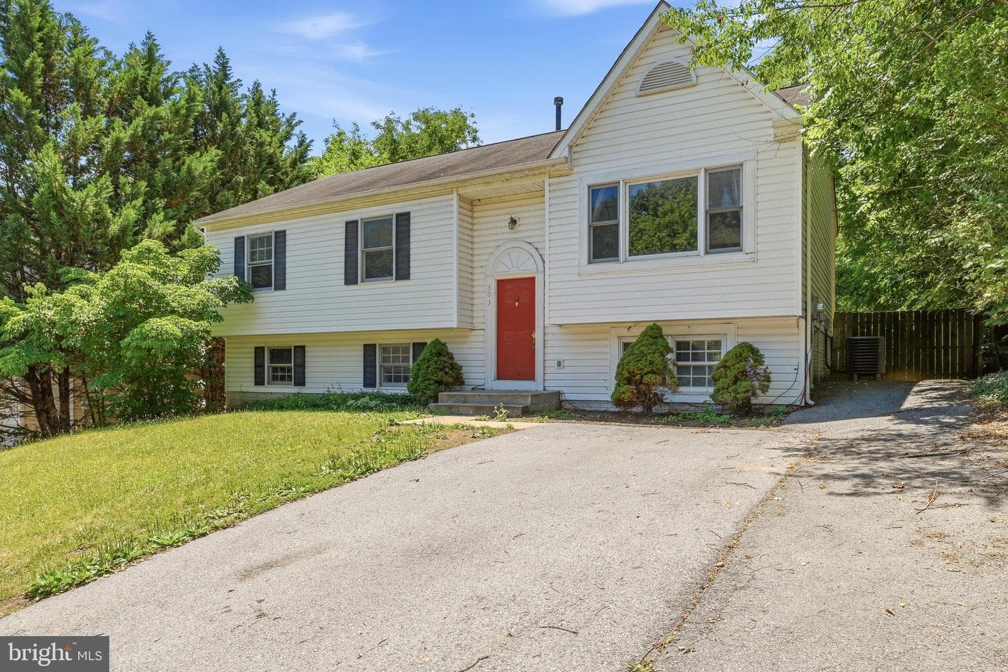 303 Pembridge Drive photo 4
