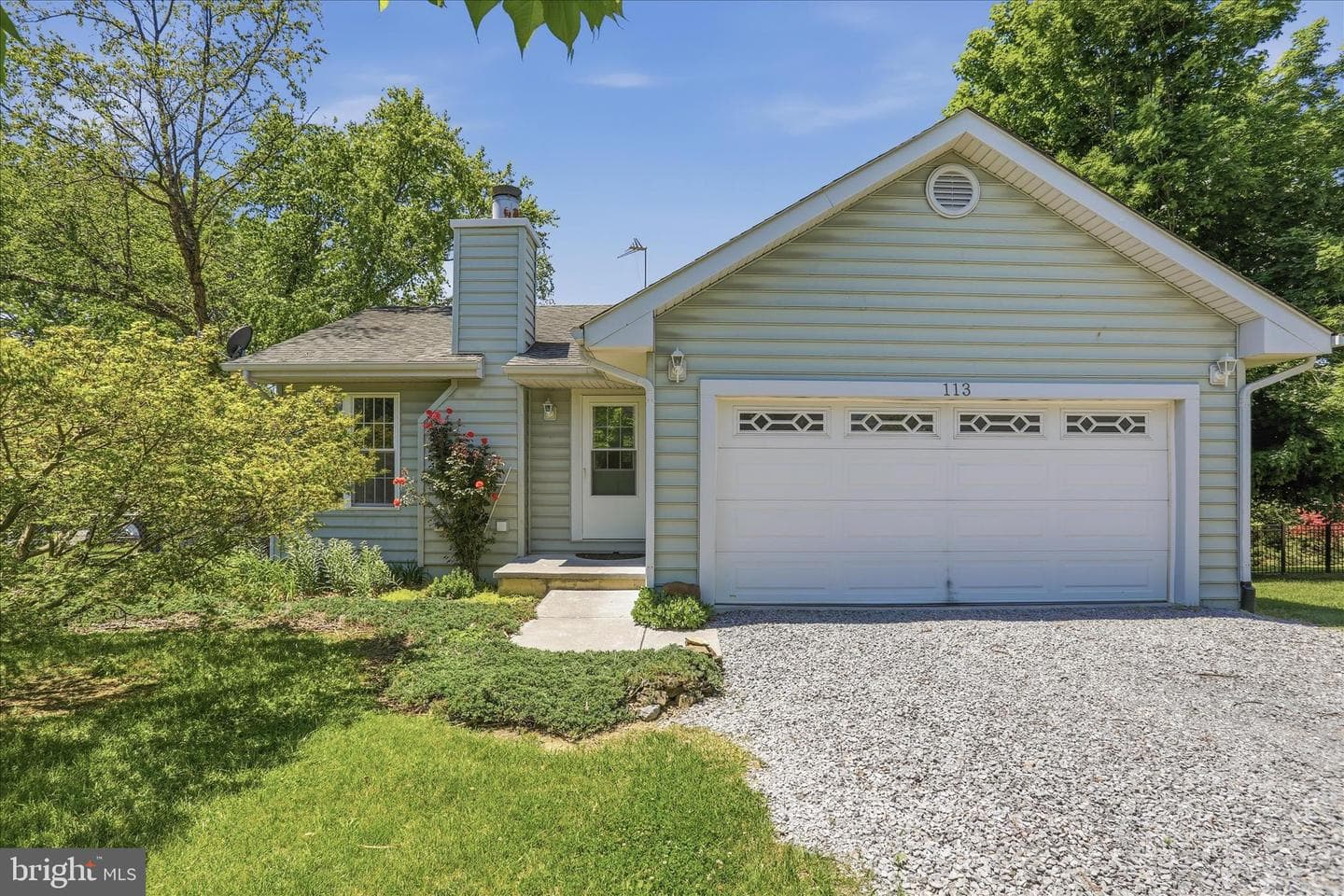 113 Bluebird Drive photo 2