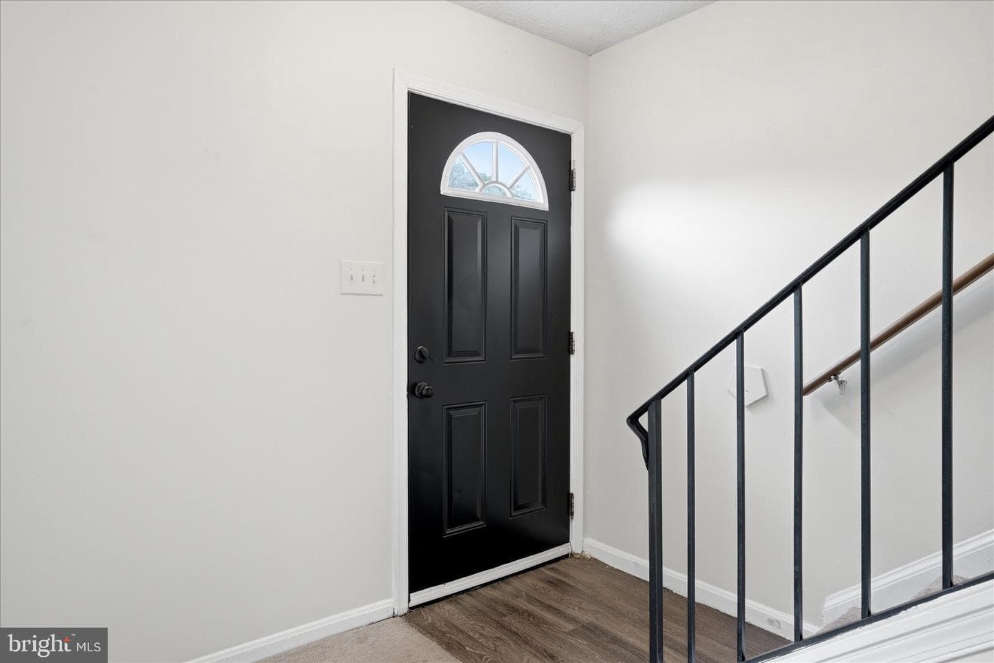 304 Ash Hollow Drive photo 4