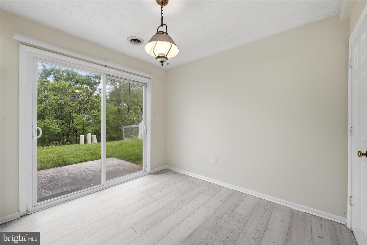 304 Ash Hollow Drive photo 9
