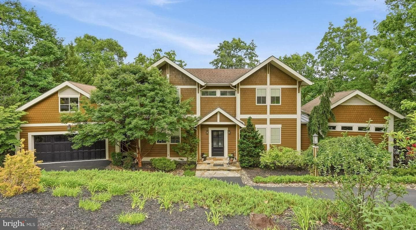 130 Lake Shore Drive, Cross Junction