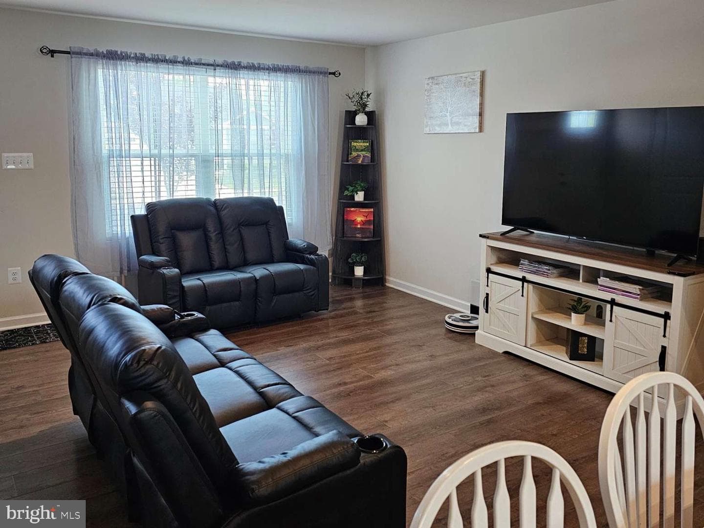 154 Dursley Circle photo 4